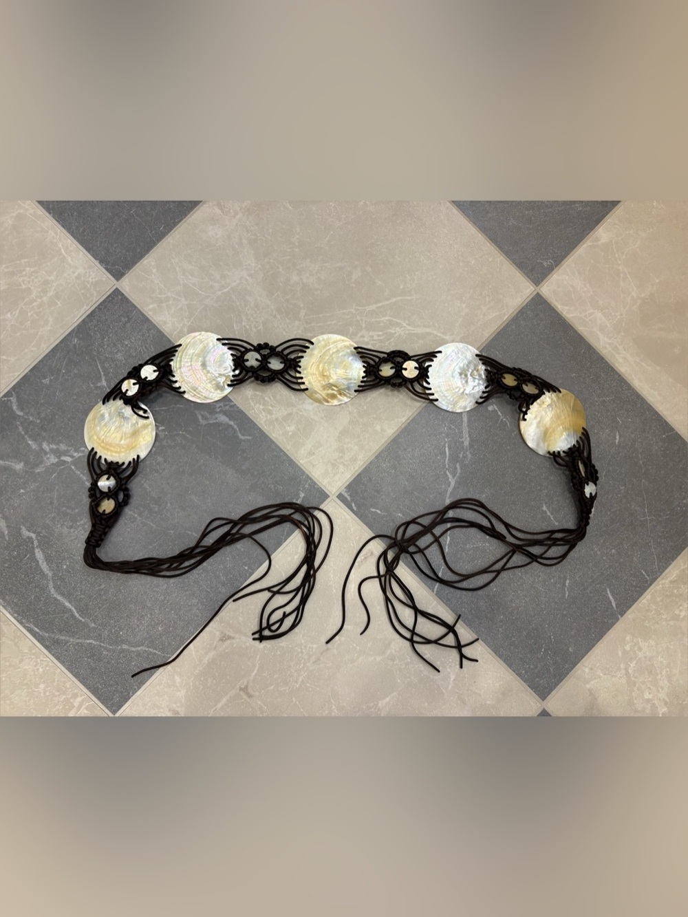 Shell Waist Belt in Brown & Cream
